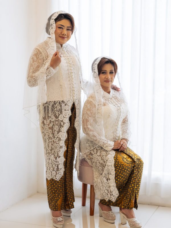 Kebaya Putih Mama Monica (Luxs)