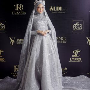Gown Silver Muda