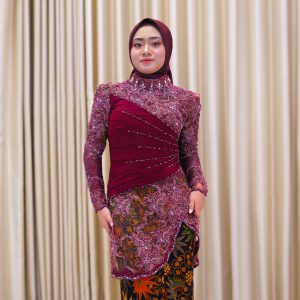 Kebaya Wisuda Maroon Tia
