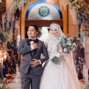 Gown Putih Okky