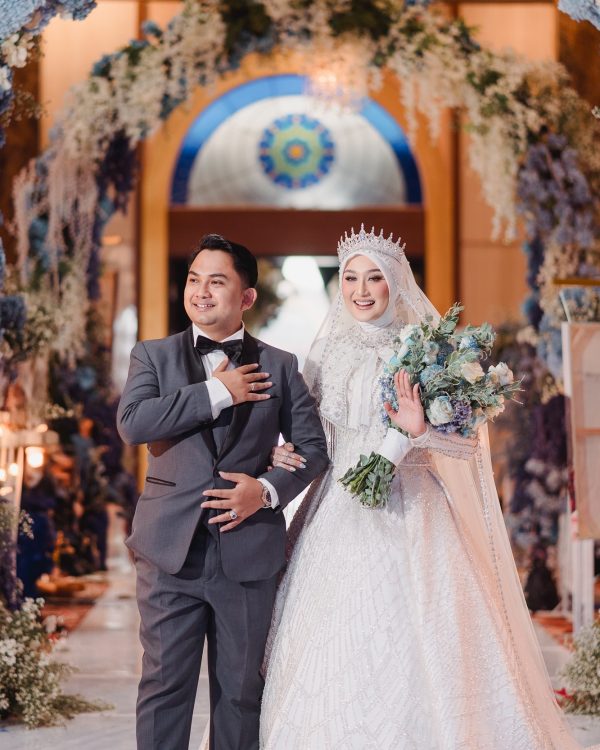 Gown Putih Okky