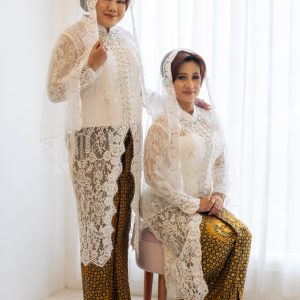 Kebaya Putih Mama Monica
