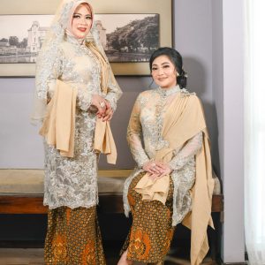 Kebaya Mama Gold Nude Selendang