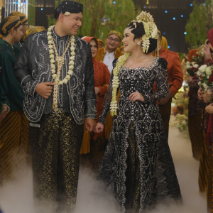 Kebaya Hitam Thalita