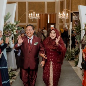 Kebaya Mama Burgundy Olla