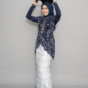 Kebaya Wisuda Navy